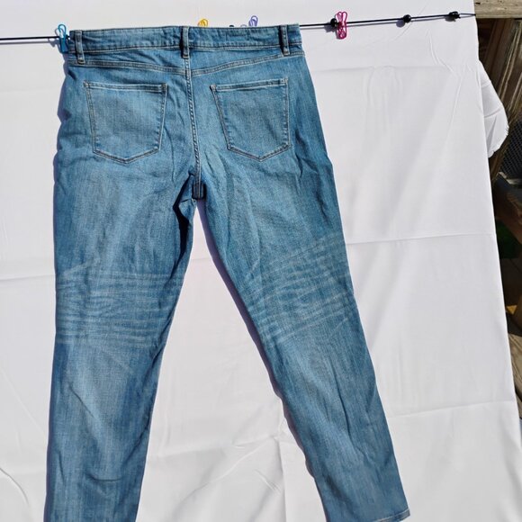 WHBM Mid-Rise Girlfriend Jeans – Light Wash, Size - Picture 3 of 3